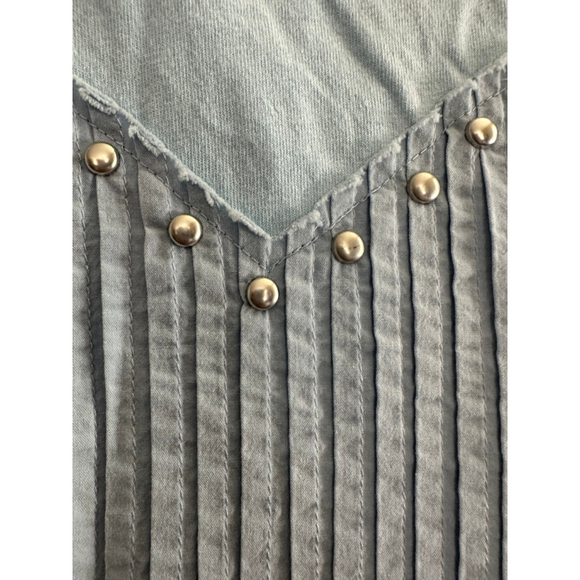 Easel Studded Heart Patch 3/4 Sleeve Knit Top in Sky - Picture 7 of 9